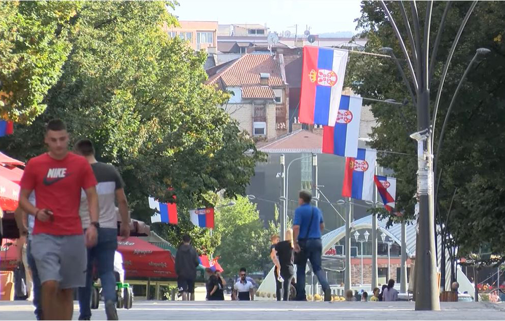 ZAVIJORILE SE SRPSKE ZASTAVE NA KOSOVU I METOHIJI: Trobojke u svim srpskim sredinama u južnoj pokrajini (VIDEO)